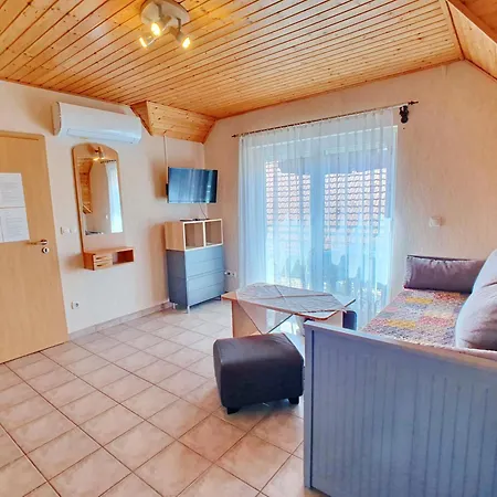 Apartment Aniko Nr 7 *